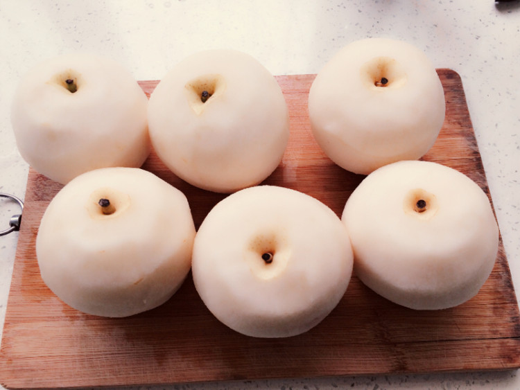 红酒雪梨怎么做才好吃，看完你就知道了