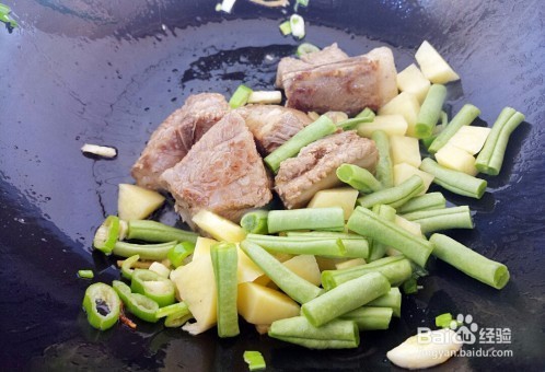 排骨焖饭怎么做入味？怎么做更好吃？