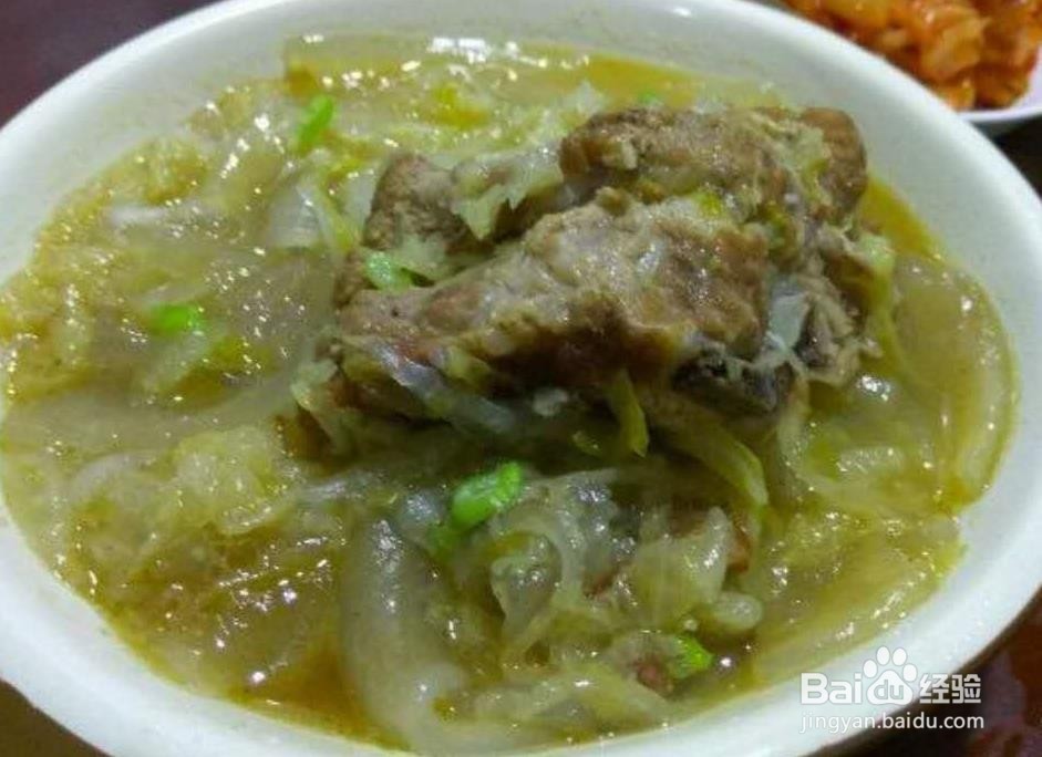 大骨头酸菜汤的做法