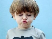 在家里怎样照看小孩不被磕着