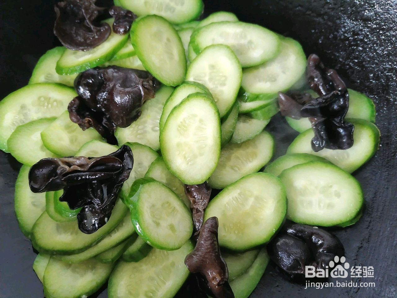 黄瓜木耳炒鸡蛋的做法
