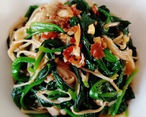 食补佳品金针菇拌菠菜的做法