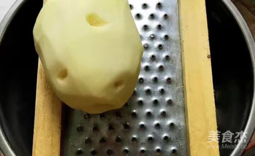 陕北特色小吃——黑愣愣(洋芋馍馍)的做法  制作黑愣愣的秘密武器就