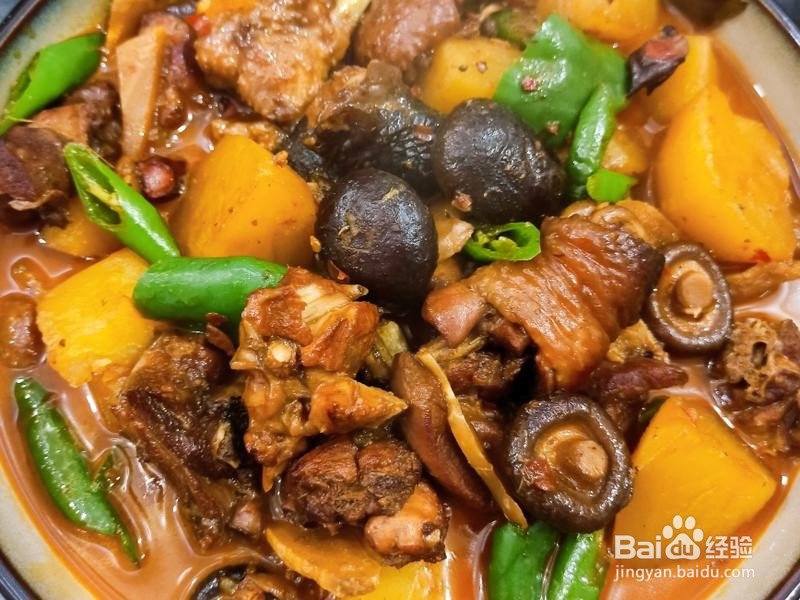 川味土豆香菇烧鸡的做法