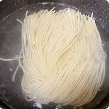简单好吃的酸辣豚骨面