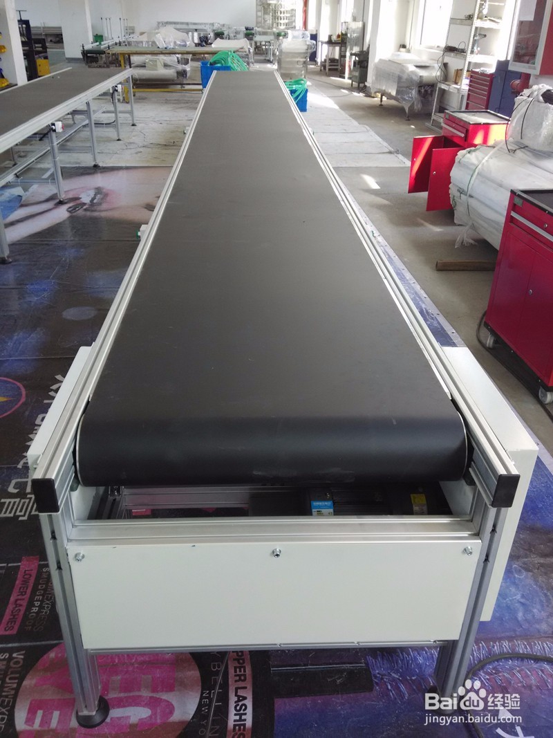 皮带输送机运行时皮带为什么会跑偏?