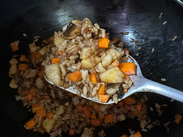 让孩子爱上吃饭深海鳕鱼烧汁炒饭