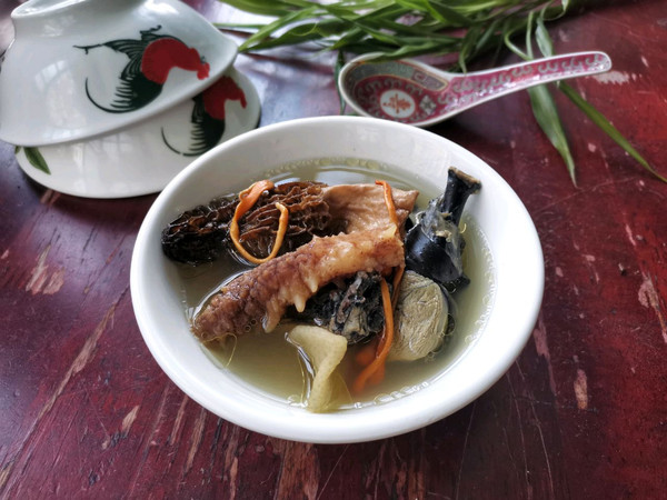 羊肚菌海参乌鸡汤
