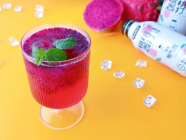 火龙果蜜桃气泡水