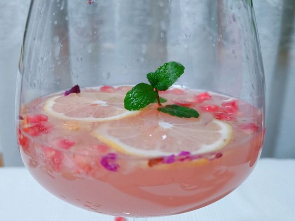 秋季落日红石榴气泡水