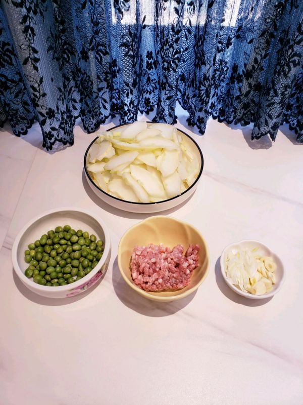 肉沫老黄瓜烧豌豆