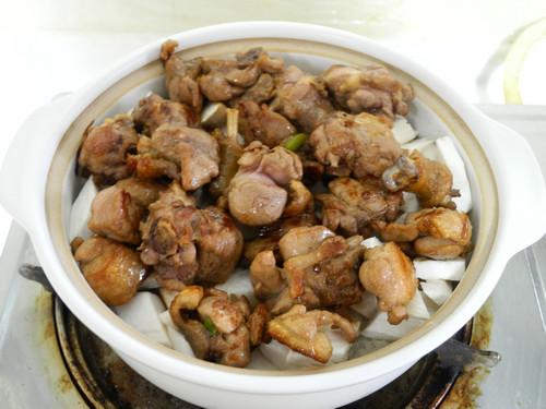 教你做香喷喷的菌香鸭腿煲仔饭，味道美极了