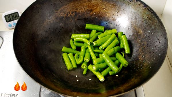 家常青椒回锅肉