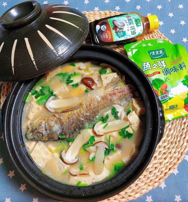 松茸豆腐鲫鱼汤