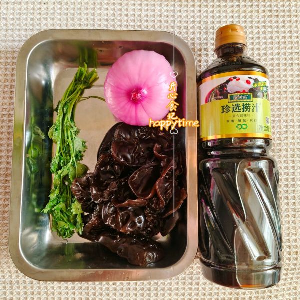 捞汁洋葱拌木耳