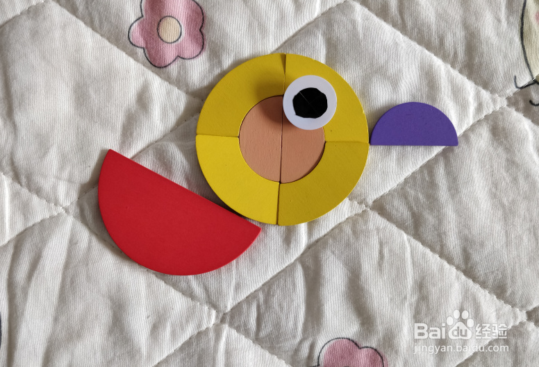 用幼儿积木怎么拼一只窝里拍翅膀的鸟儿？