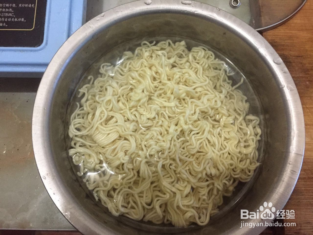 西红柿鸡蛋五花肉炒面