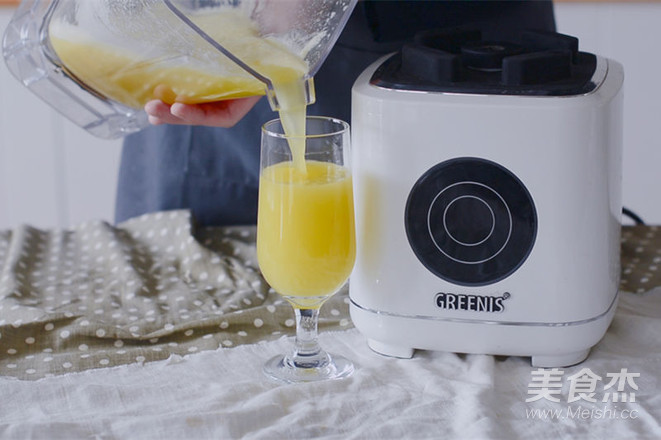 深秋一杯雪梨菠萝汁