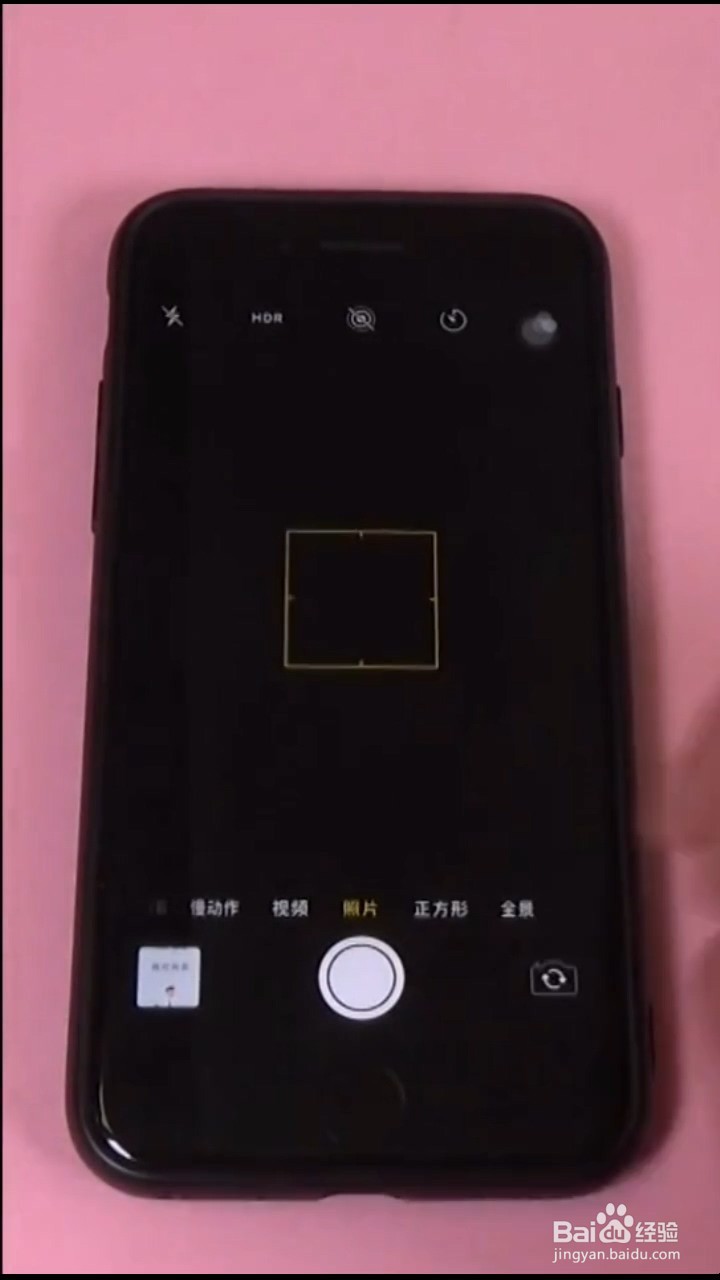 如何在手机录像时拍照？