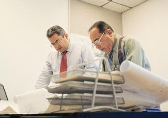 和同事一起做的工作出现问题怎么办