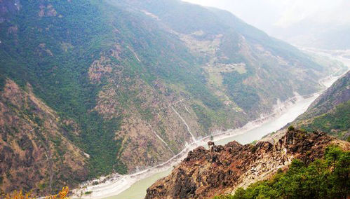 教你虎跳峡旅行攻略