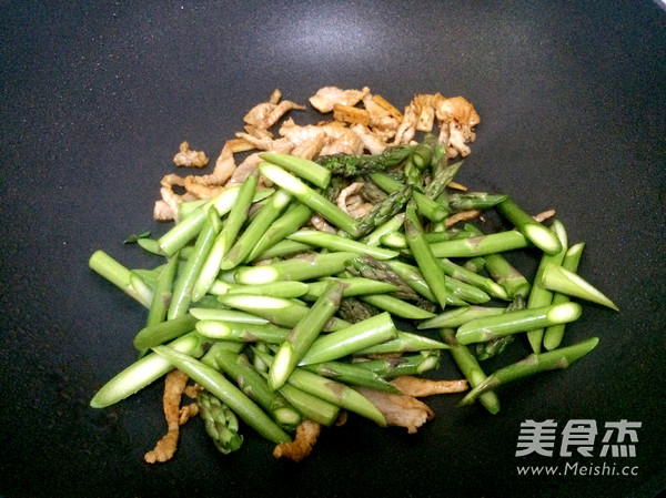 芦笋小炒肉的做法