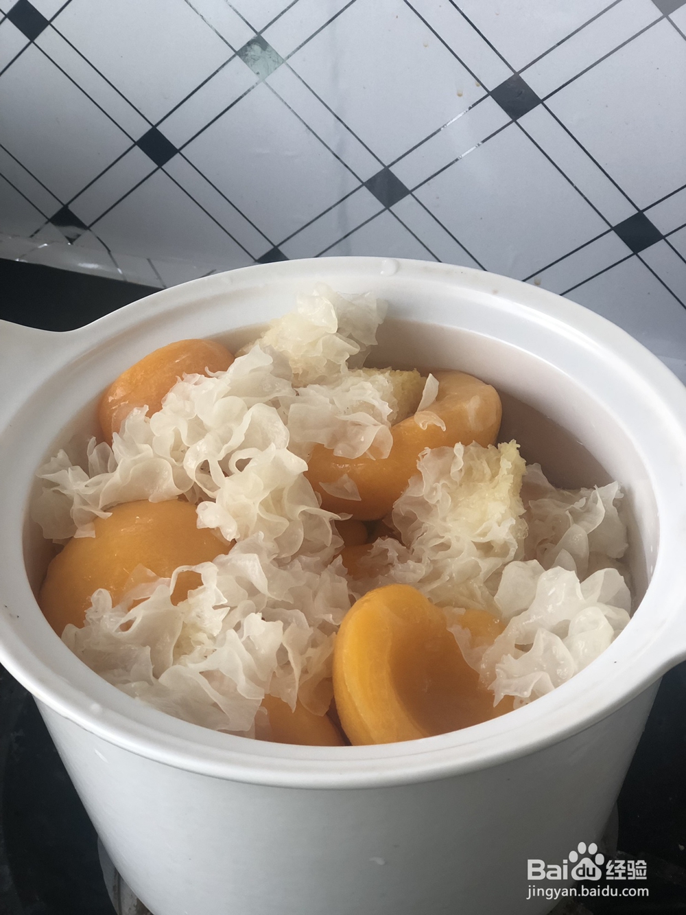 好吃到哭的黄桃银耳羹