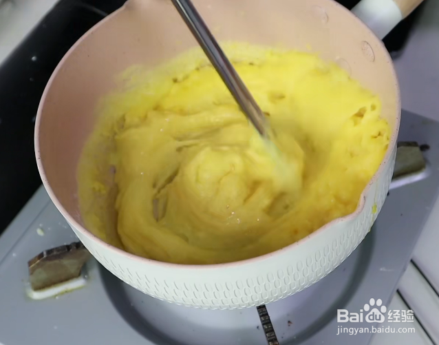 如何在家做美味香甜的蛋黄派