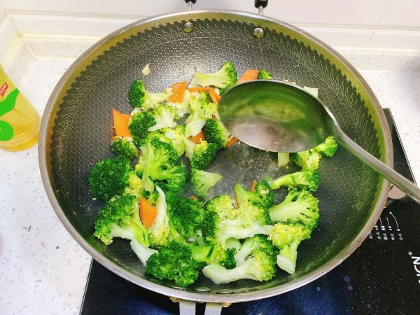 蒜蓉西兰花炒虾仁