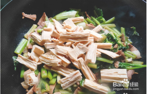 芹菜腐竹炒肉片怎么做