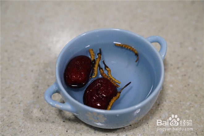 好喝的虫草红枣鸡腿汤