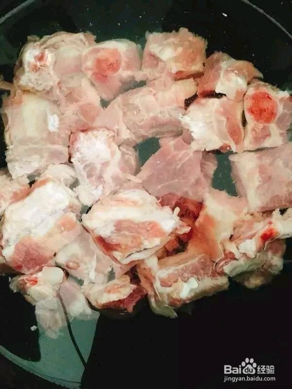 酸菜炖排骨如何做