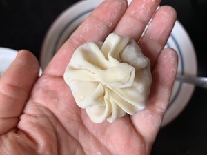 如何做青椒火腿鸡蛋蒸包？