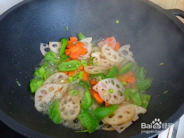 吃腻了鱼肉，如何做一盘清爽可口的小炒莲藕