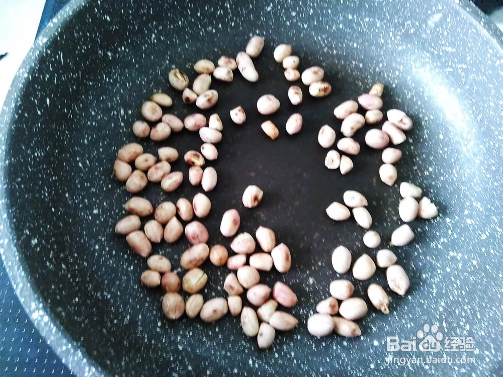 花生青椒爆蚕蛹的做法