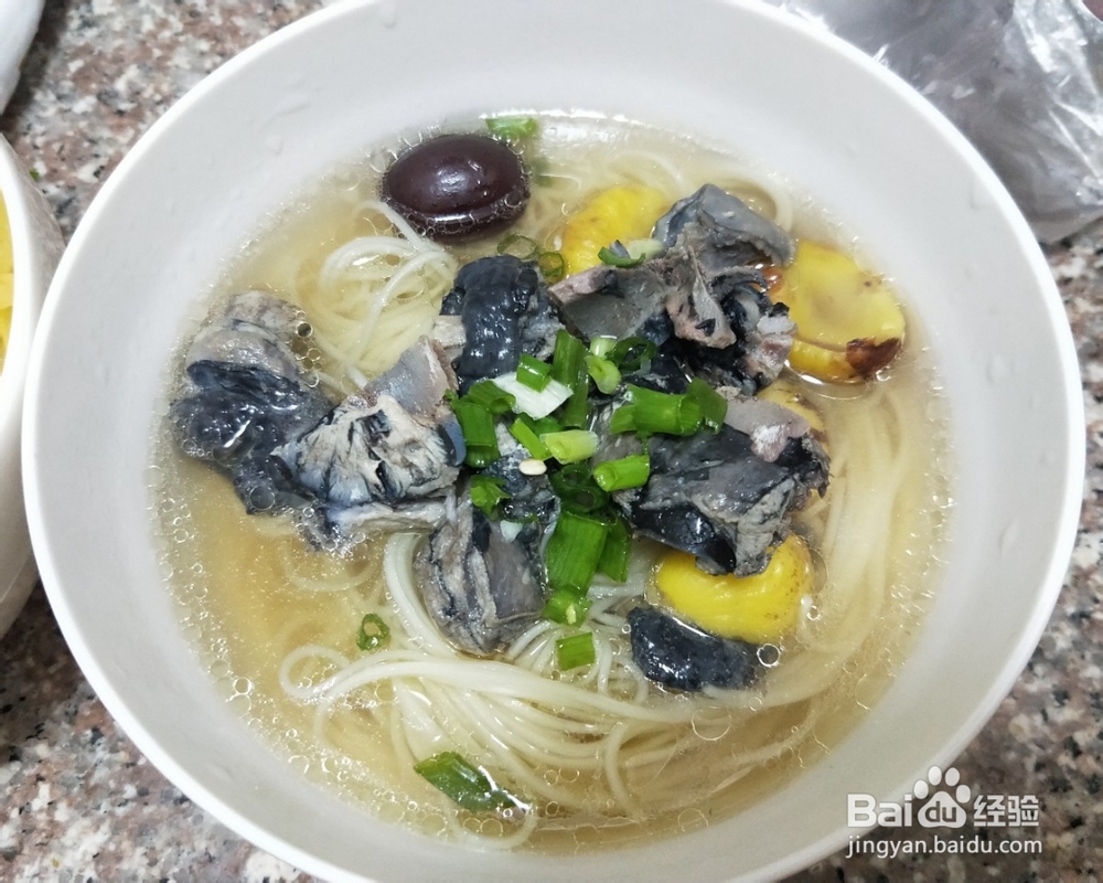 诱惑味蕾的板栗鸡汤面