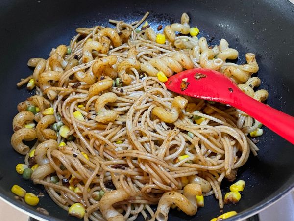 韩式辣酱杂蔬意面