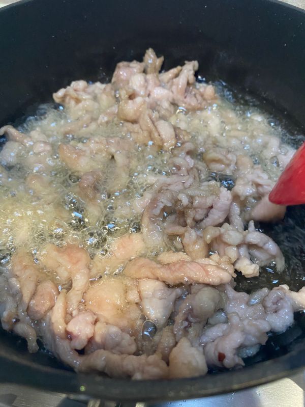 红汤酸菜肉丝米线