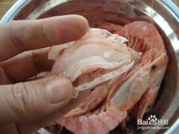 炒野生红虾的做法