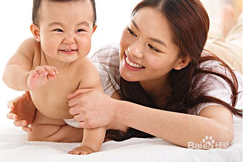 给宝宝换尿布的注意事项