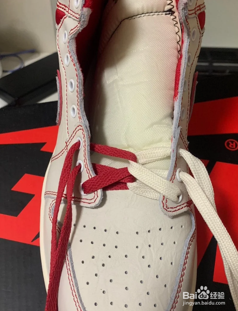 两根鞋带怎样绑一只鞋