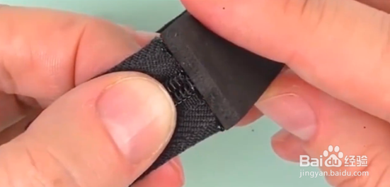 如何给芭比制作亮片背包