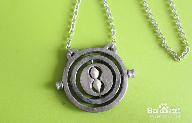 怎样DIY自制一个会翻转的项链吊坠time turner