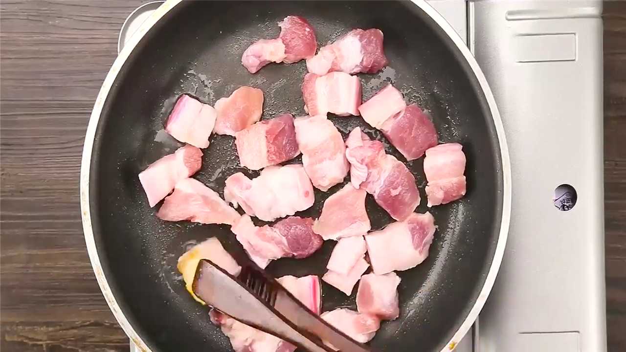 红烧肉焖饭是怎么做出来的