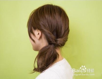 马尾辫的简单扎法