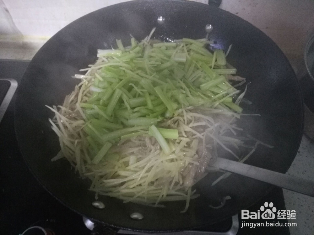 卷饼中的土豆丝芹菜的做法