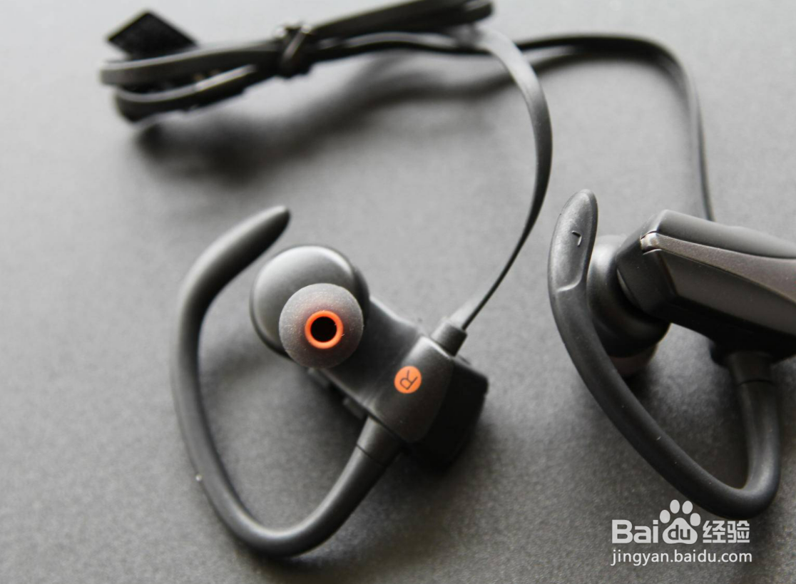 耳撑耳机的正确佩戴方式