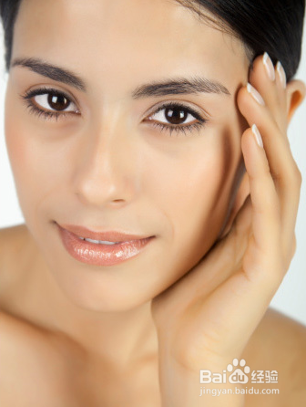 女生护肤化妆的步骤