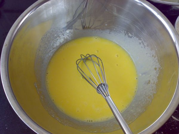 双色蜂蜜蛋糕卷