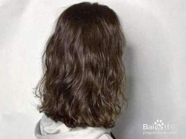 发量少适合烫什么发型